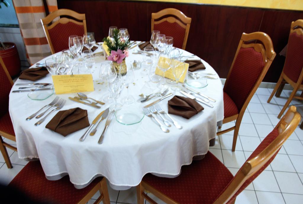 Auberge Du Cheval Blanc Beaumont-Pied-de-Boeuf  Luaran gambar